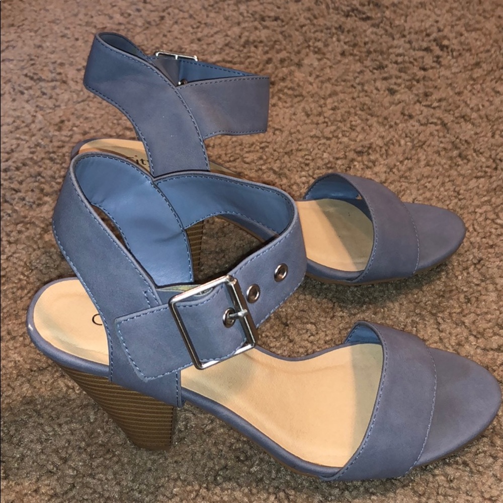 Size 6.5 short classy heels